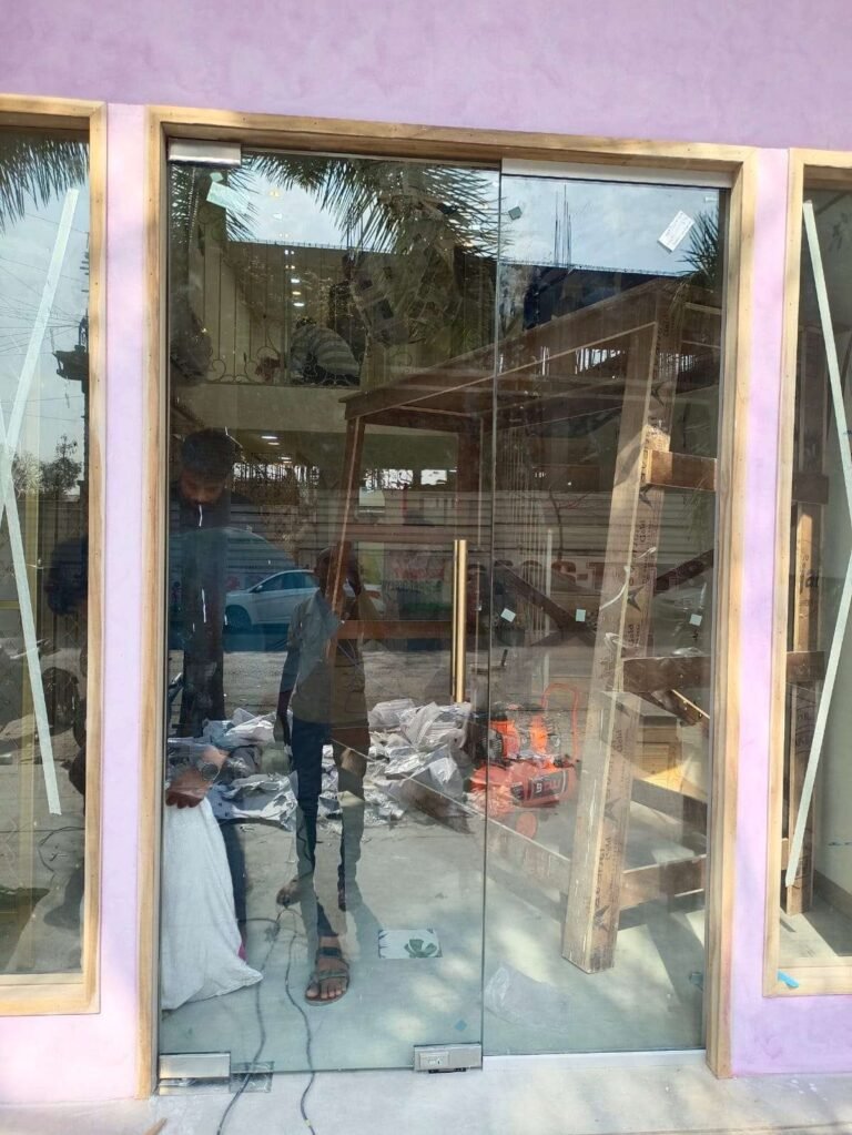 glass-partition-for-shop-dealer