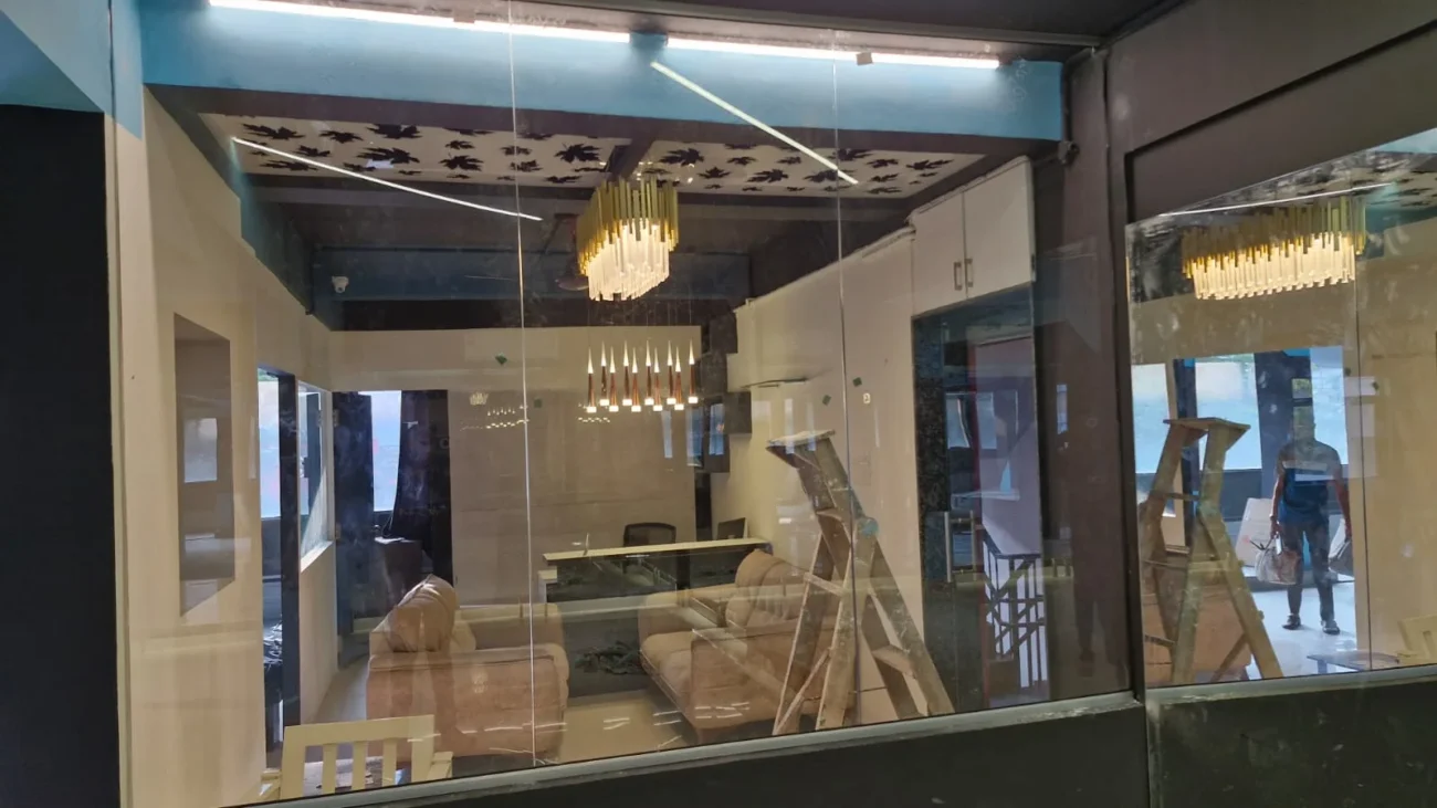 gym glass partiton and the mirror work by baneshwari enterprise