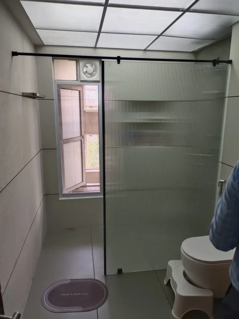Fluted glass partition for bathroom