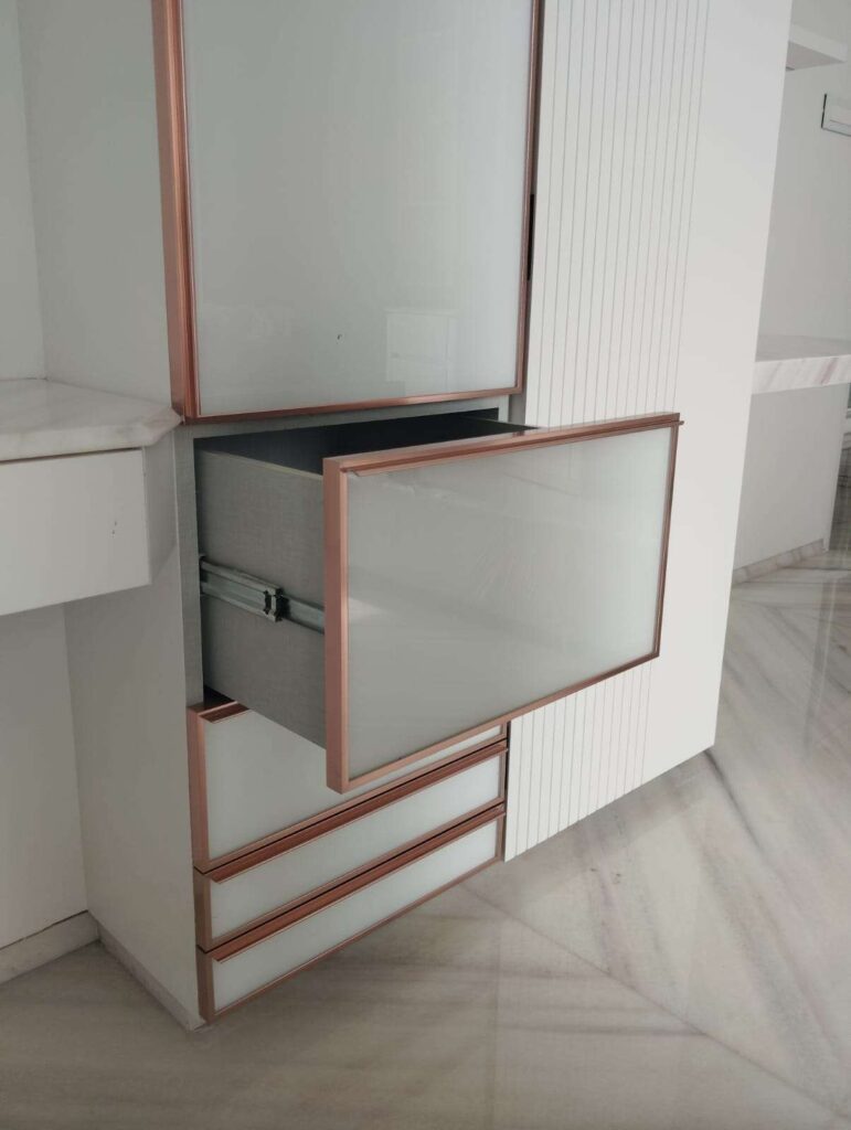 Cabinet profile door with Rosegold frame