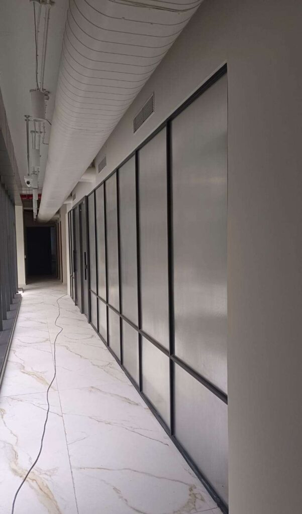 slim-thoughened-glass-partition-in-pune.jpg
